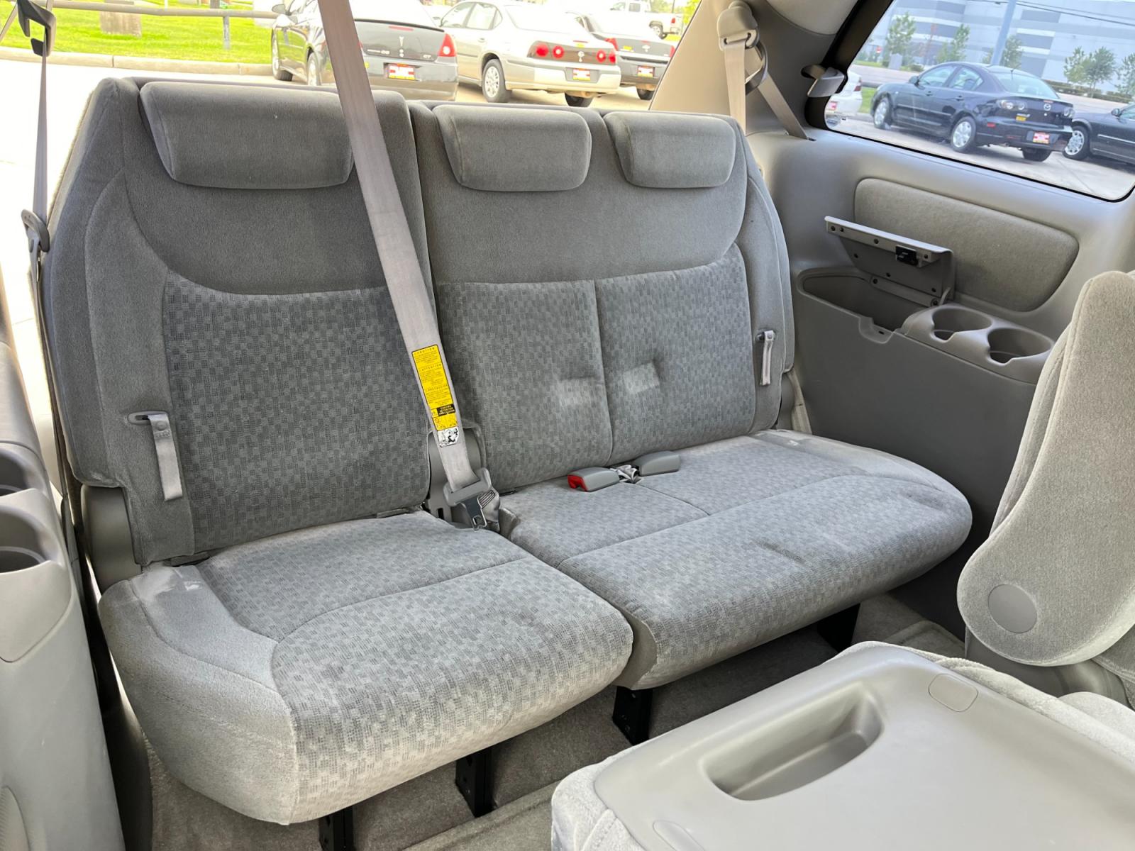 2005 SILVER /gray Toyota Sienna LE - 7 Passenger Seating (5TDZA23C75S) with an 3.3L V6 DOHC 24V engine, 5-Speed Automatic Overdrive transmission, located at 14700 Tomball Parkway 249, Houston, TX, 77086, (281) 444-2200, 29.928619, -95.504074 - Photo #13